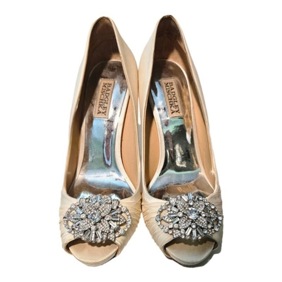 BADGLEY MISCHKA Cream Embellished Satin Peep-toe Pump. Size 71/2 M - Picture 14 of 14